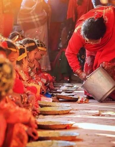 国人惊呆!这个国家的女孩一生竟要结3次婚 国人惊呆!这个国家的女孩一生竟要结3次婚