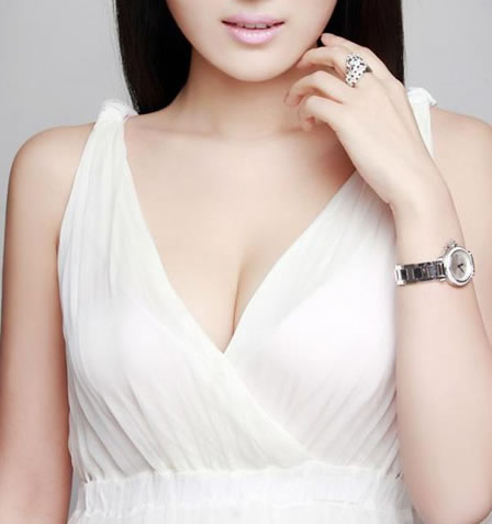 女人8大丰胸法宝:八大超实用丰胸方法让你有沟显风韵 女人8大丰胸法宝:八大超实用丰胸方法让你有沟显风韵