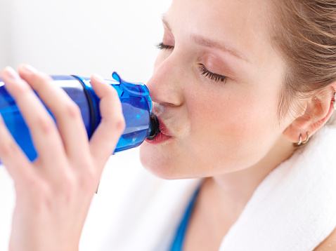 你会喝水吗？一天正常要喝多少水？ 喝水要注意四大习惯