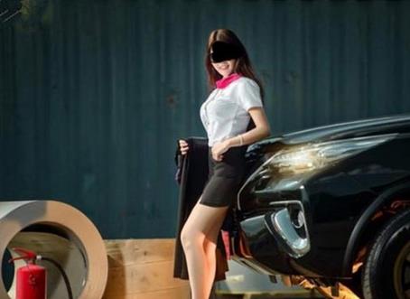 女大学生性感学士服照被批(组图) 女大学生性感学士服照被批(组图)