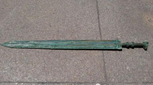 男子迁坟挖出这物 专家的话惊人 男子迁坟挖出这物 专家的话惊人