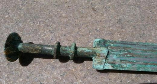 男子迁坟挖出这物 专家的话惊人 男子迁坟挖出这物 专家的话惊人