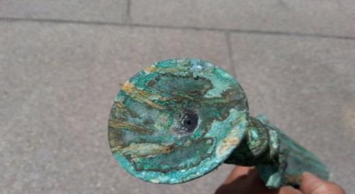 男子迁坟挖出这物 专家的话惊人 男子迁坟挖出这物 专家的话惊人