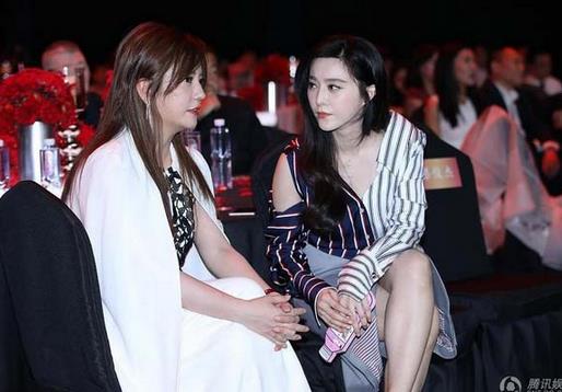 赵薇范冰冰台下热聊 网友:满满的童年回忆