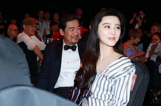 赵薇范冰冰台下热聊 网友:满满的童年回忆