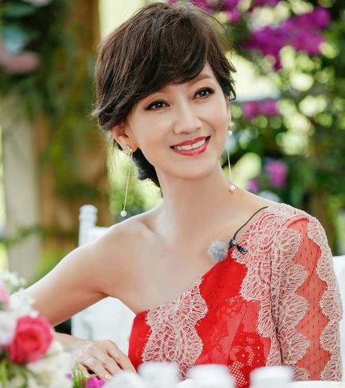 她片酬是孙俪12倍 63岁却被骂滚回家(图) 她片酬是孙俪12倍 63岁却被骂滚回家(图)