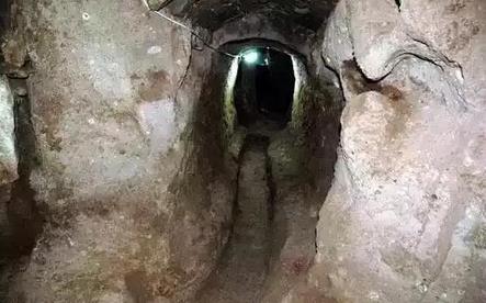 男子翻修房屋发现神秘洞穴 里面的景象让他震惊