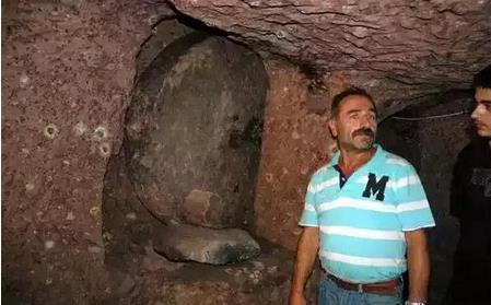 男子翻修房屋发现神秘洞穴 里面的景象让他震惊