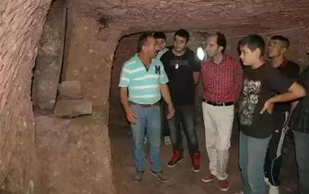 男子翻修房屋发现神秘洞穴 里面的景象让他震惊