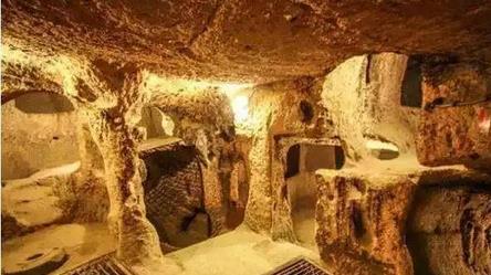 男子翻修房屋发现神秘洞穴 里面的景象让他震惊