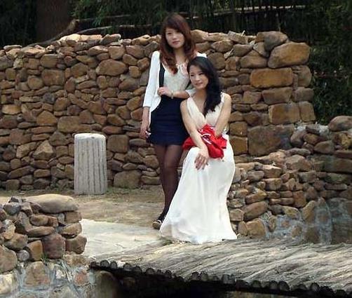 美女村姑12万建别墅 成果震撼世界（组图）