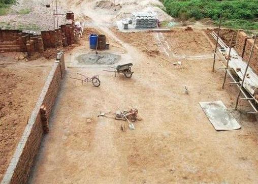 美女村姑12万建别墅 成果震撼世界（组图）