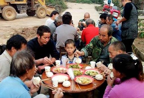 美女村姑12万建别墅 成果震撼世界（组图）