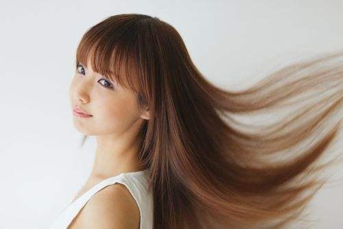 【痱子粉去头油】痱子粉可以去头发油吗 步骤及注意事项 【痱子粉去头油】痱子粉可以去头发油吗 步骤及注意事项