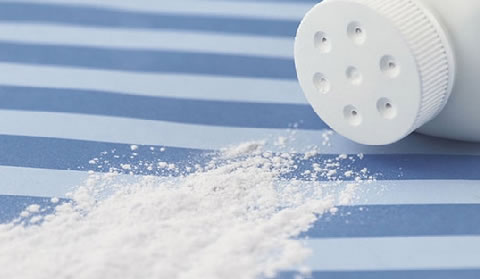 【痱子粉去头油】痱子粉可以去头发油吗 步骤及注意事项 【痱子粉去头油】痱子粉可以去头发油吗 步骤及注意事项