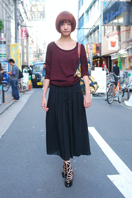 日本街拍夏日清凉美女：少女街头潮搭变化多