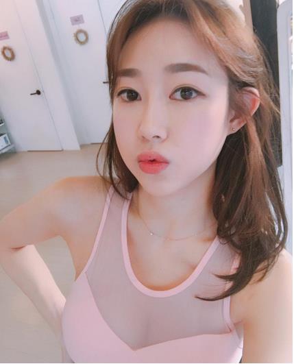 韩国瑜伽老师姿势图：在床上的你撑不过3秒（图）