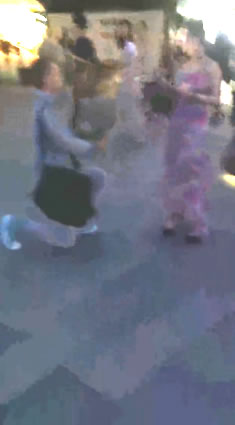 史上最尴尬求婚,喇叭响起的那刻路人都笑崩了 史上最尴尬求婚,喇叭响起的那刻路人都笑崩了