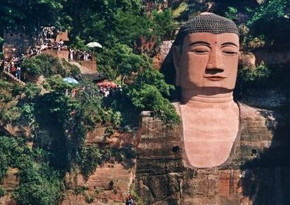 乐山大佛闭眼流泪应验中国大事（图）