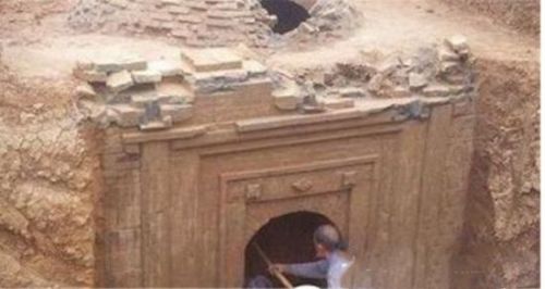 村民挖到400年古墓 打开后彻底疯狂(组图) 村民挖到400年古墓 打开后彻底疯狂(组图)