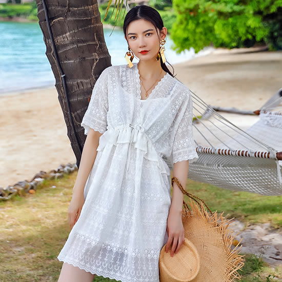 蕾丝连衣裙新款2017款:时尚博主都在穿的蕾丝的连衣裙