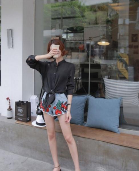 黑衬衣如何搭配：时尚又好看的黑色衬衣搭配技巧