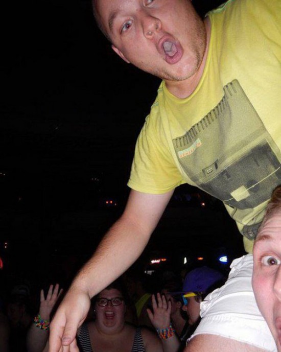 最新抢镜糗图照让人笑岔气：不抢镜无疯狂（组图）