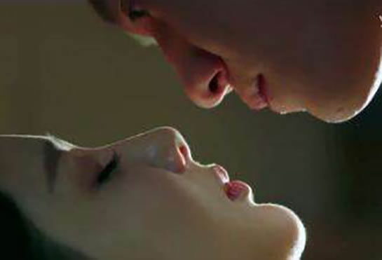 龙珠传奇杨紫秦俊杰：龙珠传奇秦俊杰吻杨紫剧照曝光