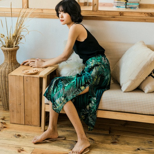 半身裙搭配图片示范：凸显出了姣好的身材曲线