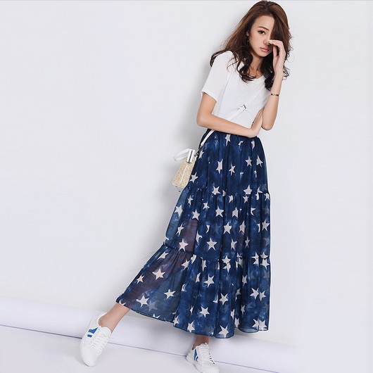 半身裙搭配图片示范：凸显出了姣好的身材曲线