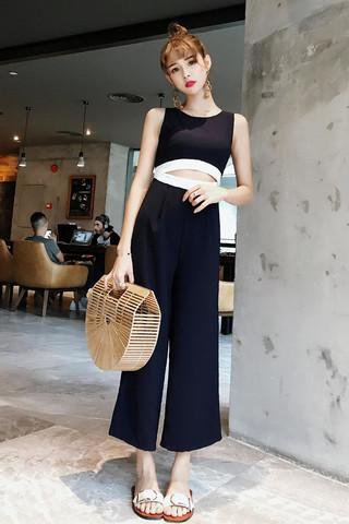 开局只是一条阔腿裤,怎么搭配看你们的了