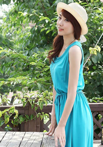 甜美清新感连衣裙打造纤细身材：性感迷人（图）