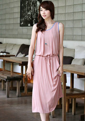 甜美清新感连衣裙打造纤细身材：性感迷人（图）