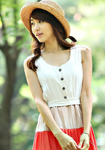 甜美清新感连衣裙打造纤细身材：性感迷人（图）