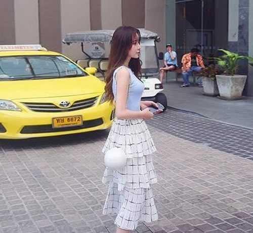 雪纺半身长裙搭配示范欣赏:好身材穿出来(图 雪纺半身长裙搭配示范欣赏:好身材穿出来(图