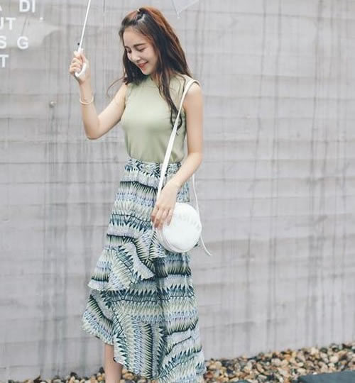 雪纺半身长裙搭配示范欣赏:好身材穿出来(图 雪纺半身长裙搭配示范欣赏:好身材穿出来(图