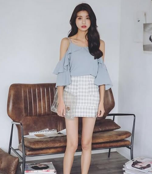 荷叶边露肩上衣:没得让人抵抗不了(图) 荷叶边露肩上衣:没得让人抵抗不了(图)