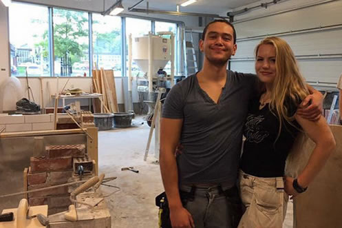 她是有史以来最性感的砌砖工!（图）