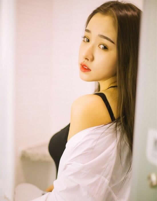 2015年火辣身材杨柳：2015最美艺考生杨柳美照