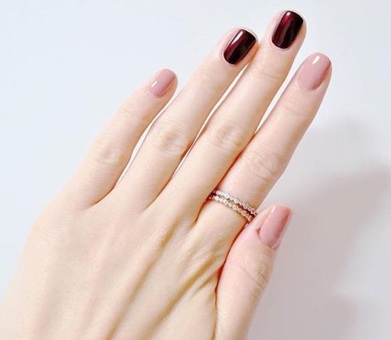 纯色系列显手白的美甲图片欣赏：2017纯色美甲跳色款式搭配图