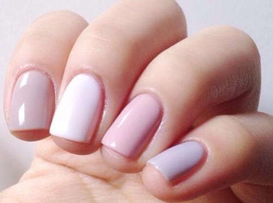 纯色系列显手白的美甲图片欣赏：2017纯色美甲跳色款式搭配图