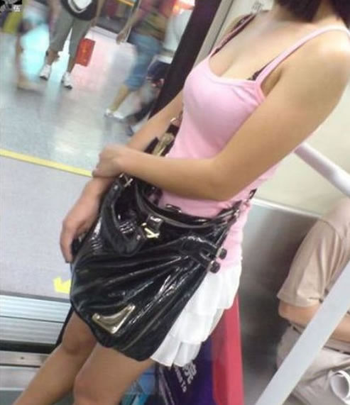 有一种偷拍叫在车上!这样的冷笑话一点都不好笑