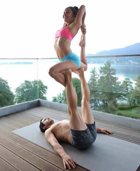 女生双人瑜伽体式介绍:双人瑜伽14体式步骤介绍 女生双人瑜伽体式介绍:双人瑜伽14体式步骤介绍