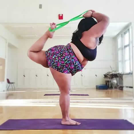 美国胖妞秀高难度瑜伽：美国胖妞瑜伽高难度体式图片