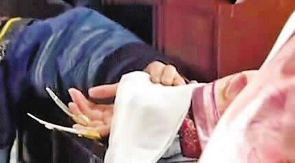 太医能出入后宫为何不用阉成太监(图) 太医能出入后宫为何不用阉成太监(图)