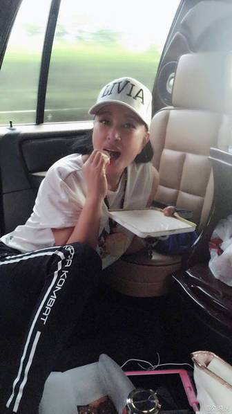 刘晓庆近照素颜照曝光：61岁刘晓庆罕见素颜出镜（图）