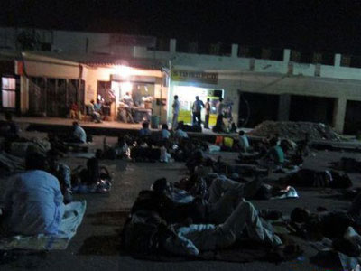 印度人凶猛挤火车场面震撼（组图）