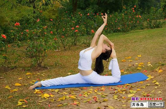 瑜伽基本动作十二式图片美女示范瑜伽基本动作套图
