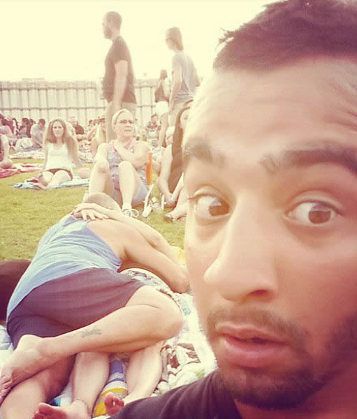 公共场所那些情侣们：公共场合情侣亲密瞬间画面