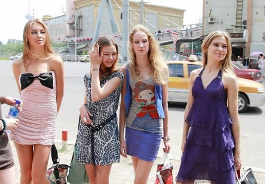 俄美女为何最爱中国男人? 看完你就知道了